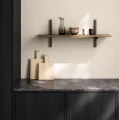 Półka wisząca drewniana Light Shelf 90, dymiony jesion - Andersen Furniture