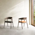 Krzesło drewniane z tapicerowanym siedziskiem AC2, dąb dymiony, skóra cognac - Andersen Furniture