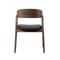 Krzesło drewniane z tapicerowanym siedziskiem AC2, dąb dymiony, skóra czarna - Andersen Furniture