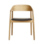 Krzesło drewniane z tapicerowanym siedziskiem AC2, dąb naturalny, skóra czarna - Andersen Furniture