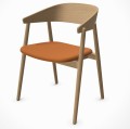 Krzesło drewniane z tapicerowanym siedziskiem AC2, dąb naturalny, skóra cognac - Andersen Furniture
