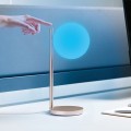 Lampka z ładowarką indukcyjną Bubble, złota - Lexon