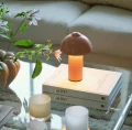 Bezprzewodowa lampa stołowa Buddy IP44, Blush - Globen Lighting