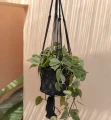 Czarny kwietnik wiszący osłonka ze sznurka z makramy Boho Macrame-M - Bazar Bizar