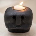 Czarny świecznik Sumba Stone 27 z piaskowca - Bazar Bizar