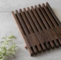 Podstawka pod gorące naczynia drewniana Table Frame, dąb wędzony - EKTA Living