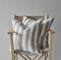 Miękka poszewka na poduszkę Holte Olive 60x60, z lnu stonewashed - Tell Me More