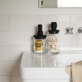 Szklany pojemnik kuchenny Salvie Black 850 ml, szkło i drewno - Nordal