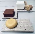 Ceramiczna mydelniczka z rowkami Amalie Rosalie 8 x 10 cm, terrazzo - Nordal