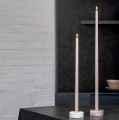 Długa świeca stożkowa 55 na baterie z ruchomym płomieniem LED, beżowa - Uyuni
