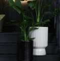 Donice na nodze ceramiczne kremowe z pionowym ryflowaniem, 42-46-49 cm, 3 szt - Polnix