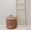Zestaw 2 kosze na pranie z pokrywą Stitched Laundry z liści bananowca BAZAR BIZAR