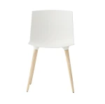 Designerskie krzesło na drewnianych nogach Tac białe bielone - Andersen Furniture