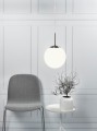 Biała szklana lampa sufitowa kula nad stół do jadalni Cafe25 NORDLUX