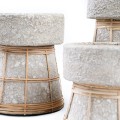 Świecznik dekoracyjny Serene Grey M terakota i rattan - Bazar Bizar