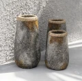 Wazon ozdobny Sneaky Grey S z terakoty i rafii - Bazar Bizar
