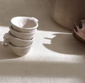 Świecznik na tealight beżowy, z aluminium Finn - Pomax