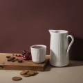 Dzbanek do napojów, porcelanowy Legio Nova 1,6 l, biały - Eva Solo