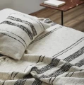 Biała narzuta w paski Anser 270x270, bawełna Oeko-Tex - Nordal