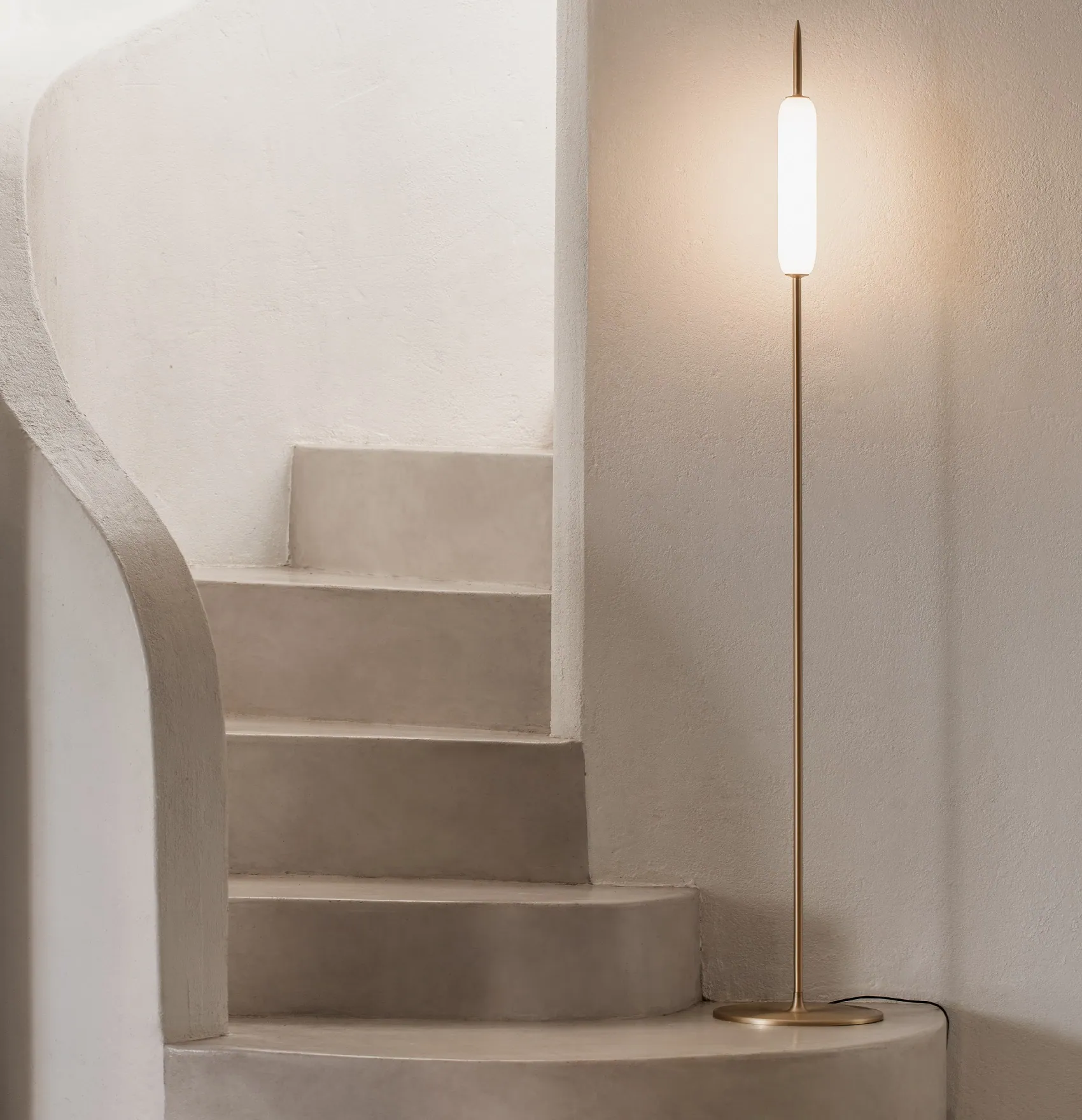 minimalistyczna lampa podłogowa Dunhammer Ekta Living, Natural Home Decor