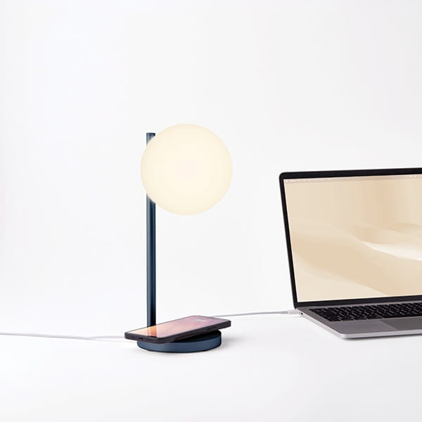 lampka na biurko z ładowarką indukcyjną, naturalhomedecor