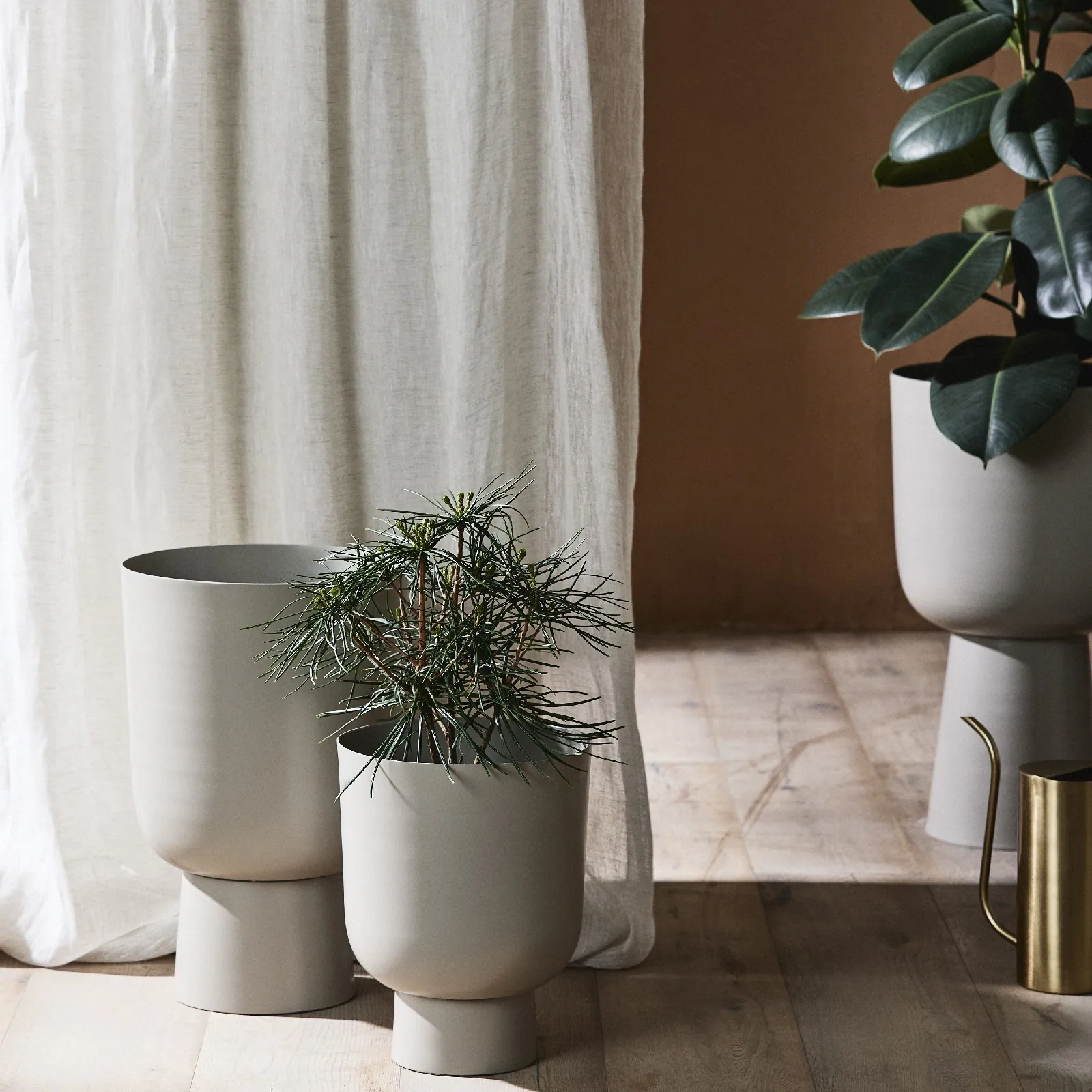 Doniczka na nodze Galoa Nordal, sklep internetowy Natural Home Decor