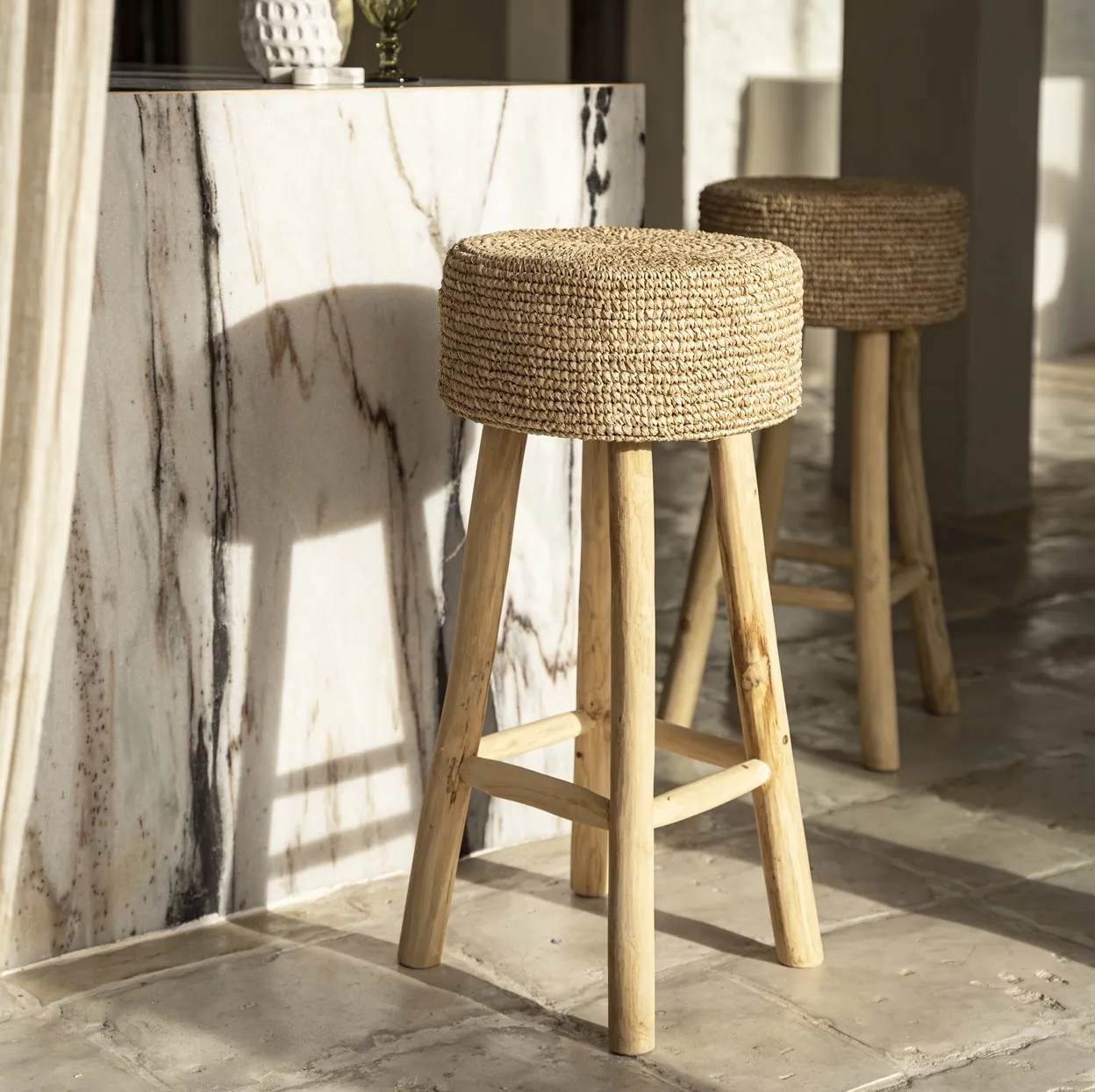 drewniany hoker z plecionym siedziskiem, Natural Home Decor