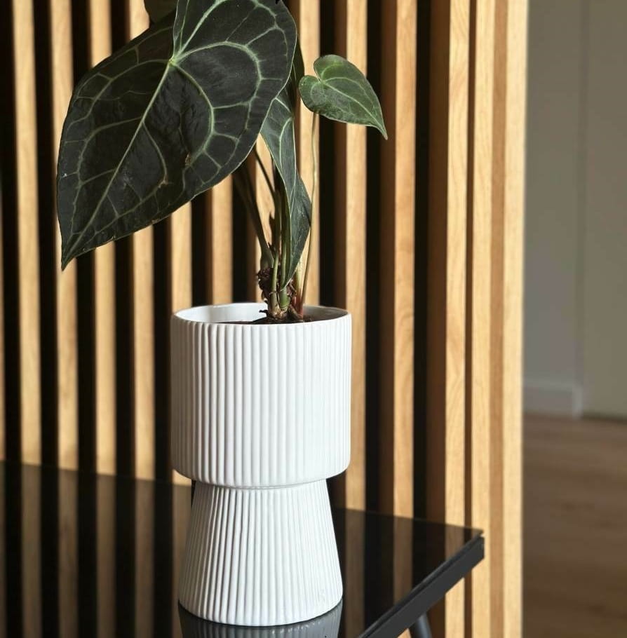 doniczka na nodze ryflowana, natural home decor