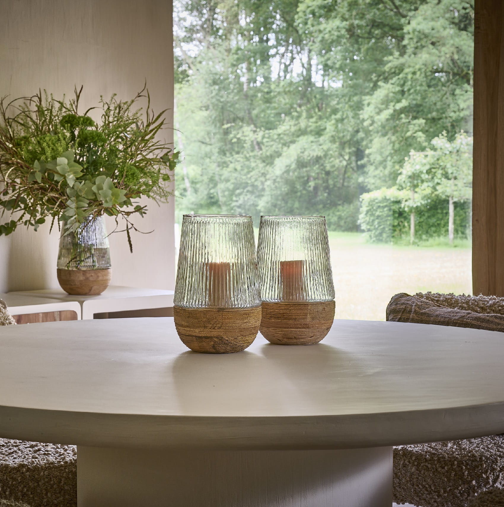 duży świecznik drewniany ze szklanym kloszem Pomax, Natural Home Decor