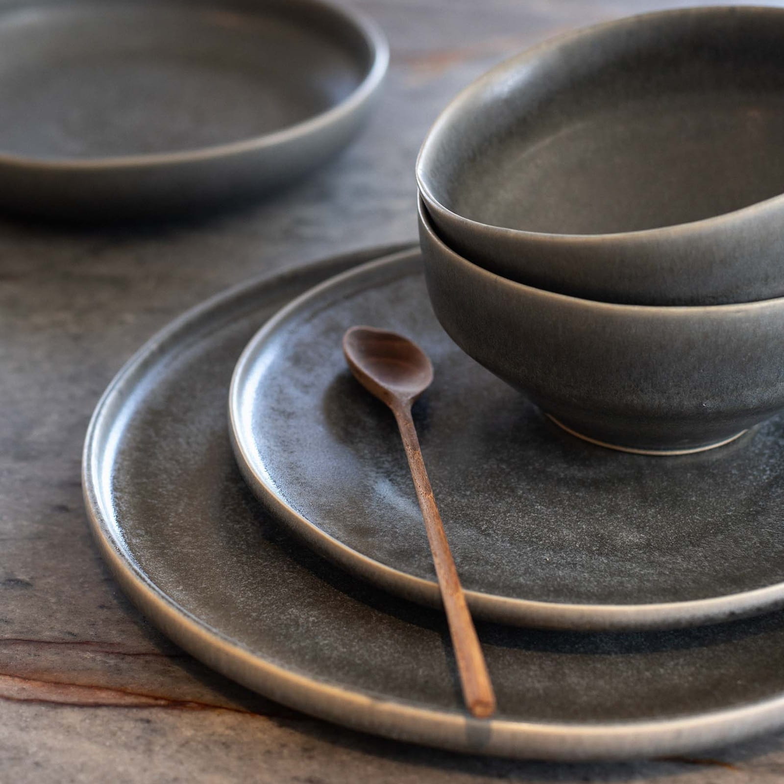 nowoczesne talerze z wysokim rantem Centro Tell Me More, Natural Home Decor