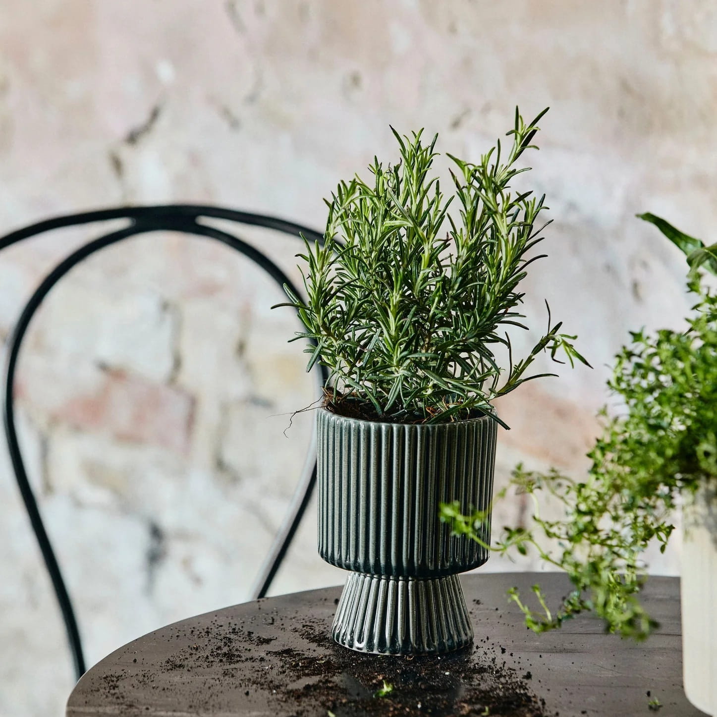 doniczka na nodze Mull Nordal Natural Home Decor
