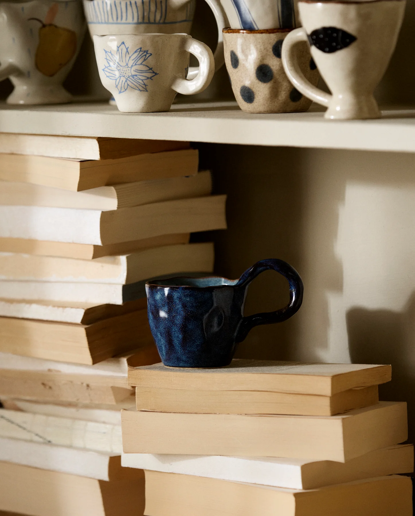kubek z dużym uchem Atelier Forma Nordal, sklep internetowy Natural Home Decor