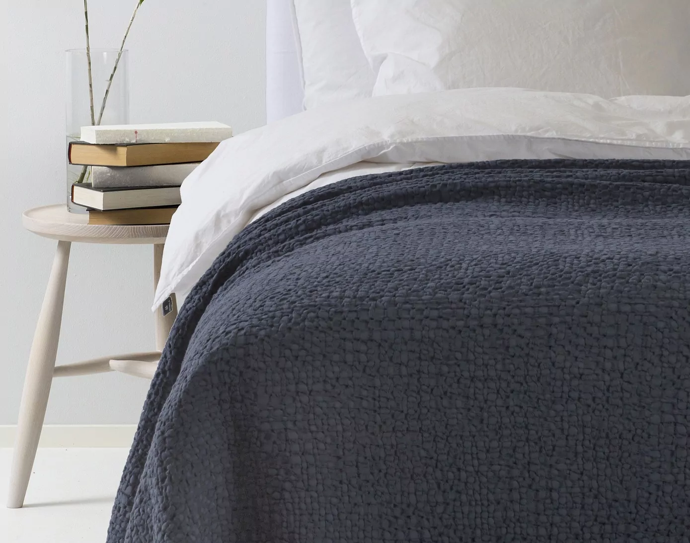 Niebieska narzuta na łóżko Natural Home Decor Himla