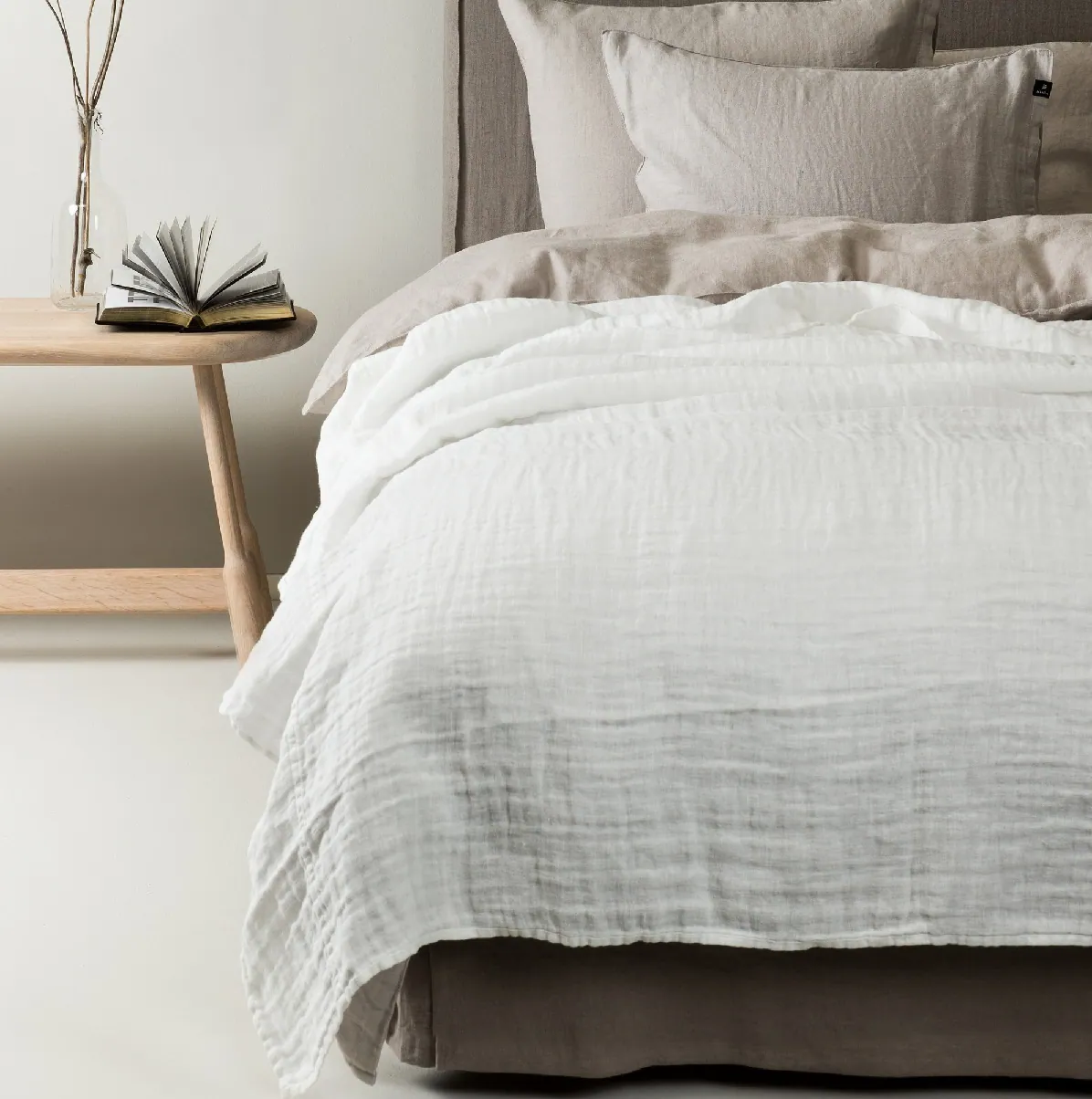 Lniana biała narzuta na łóżko Hannelin Himla Natural Home Decor