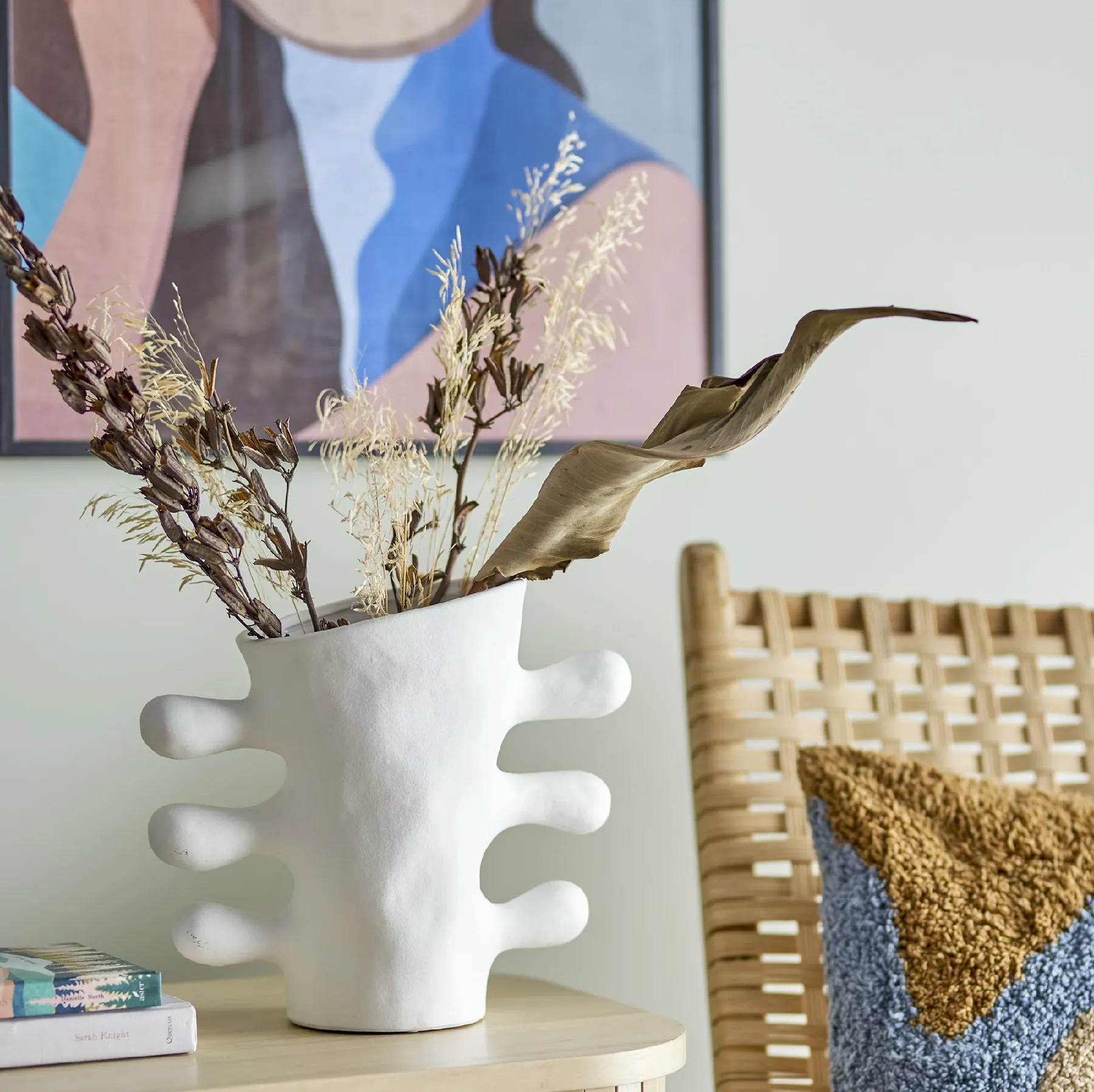 biały wazon z kamionki Bloomingville Pernilla, sklep internetowy Natural Home Decor