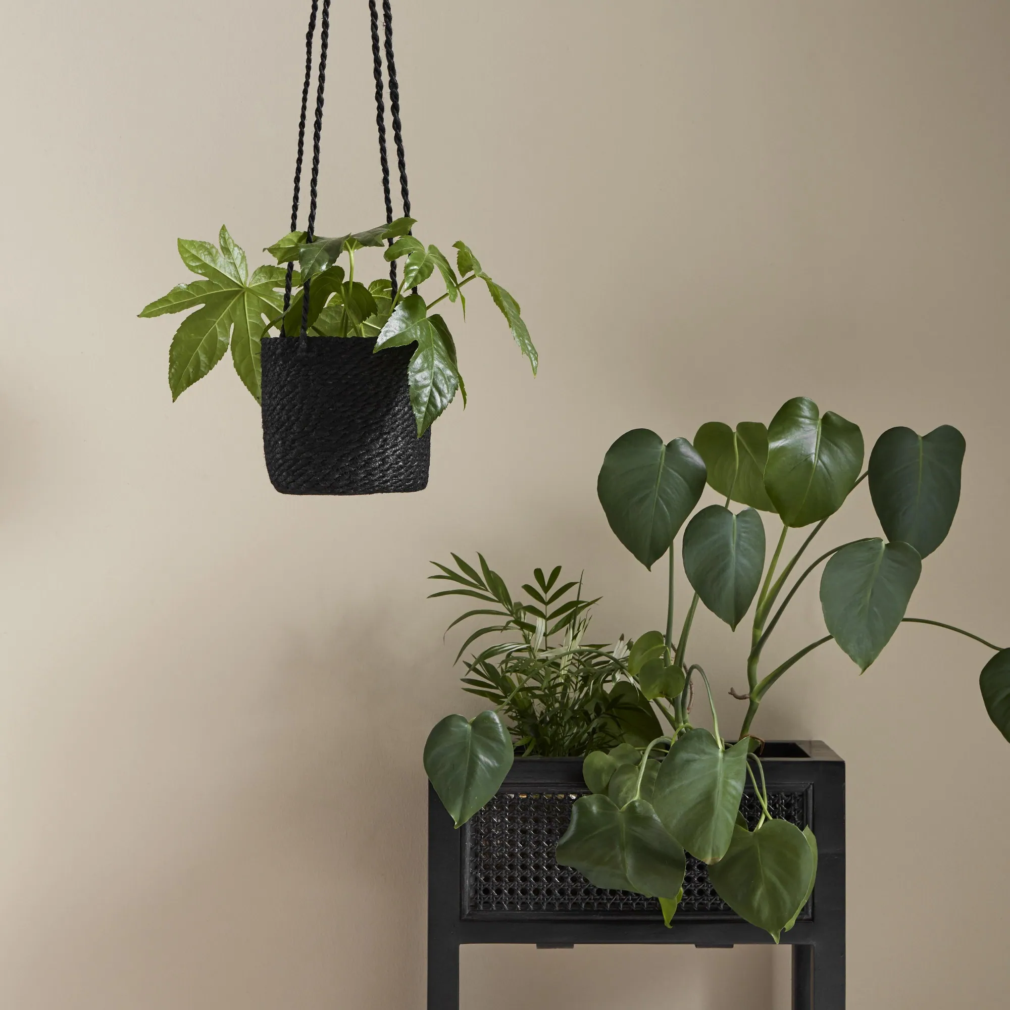 jutowa osłonka wisząca na doniczkę Nordal Natural Home Decor
