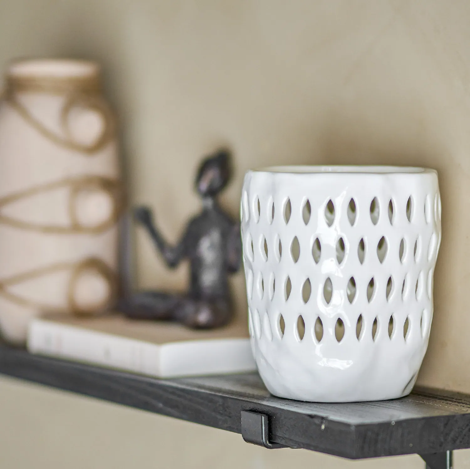 biały świecznik ceramiczny Matil Bloomingville, sklep internetowy Natural Home Decor
